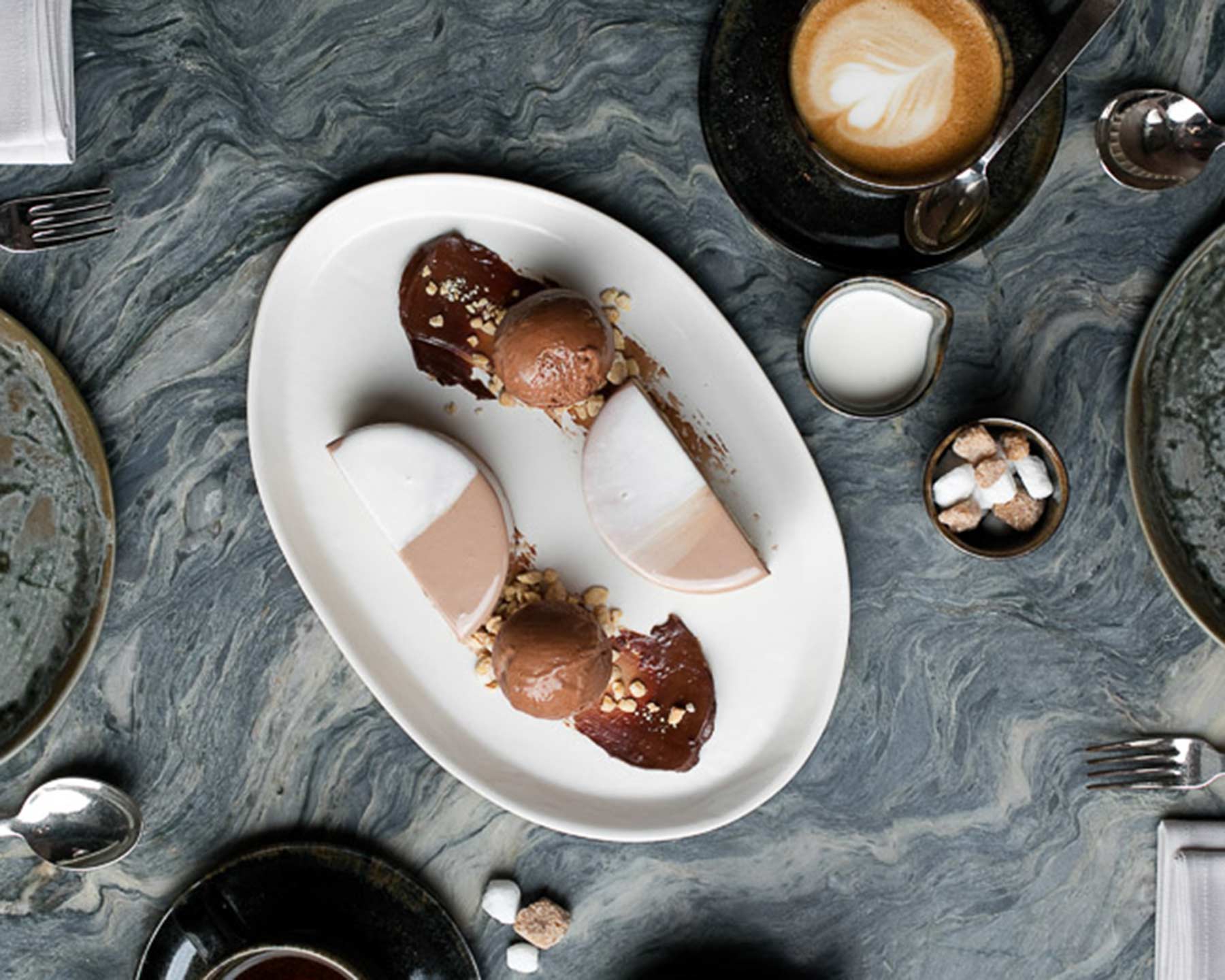 15" Oval Platter - Paranoid Ranch