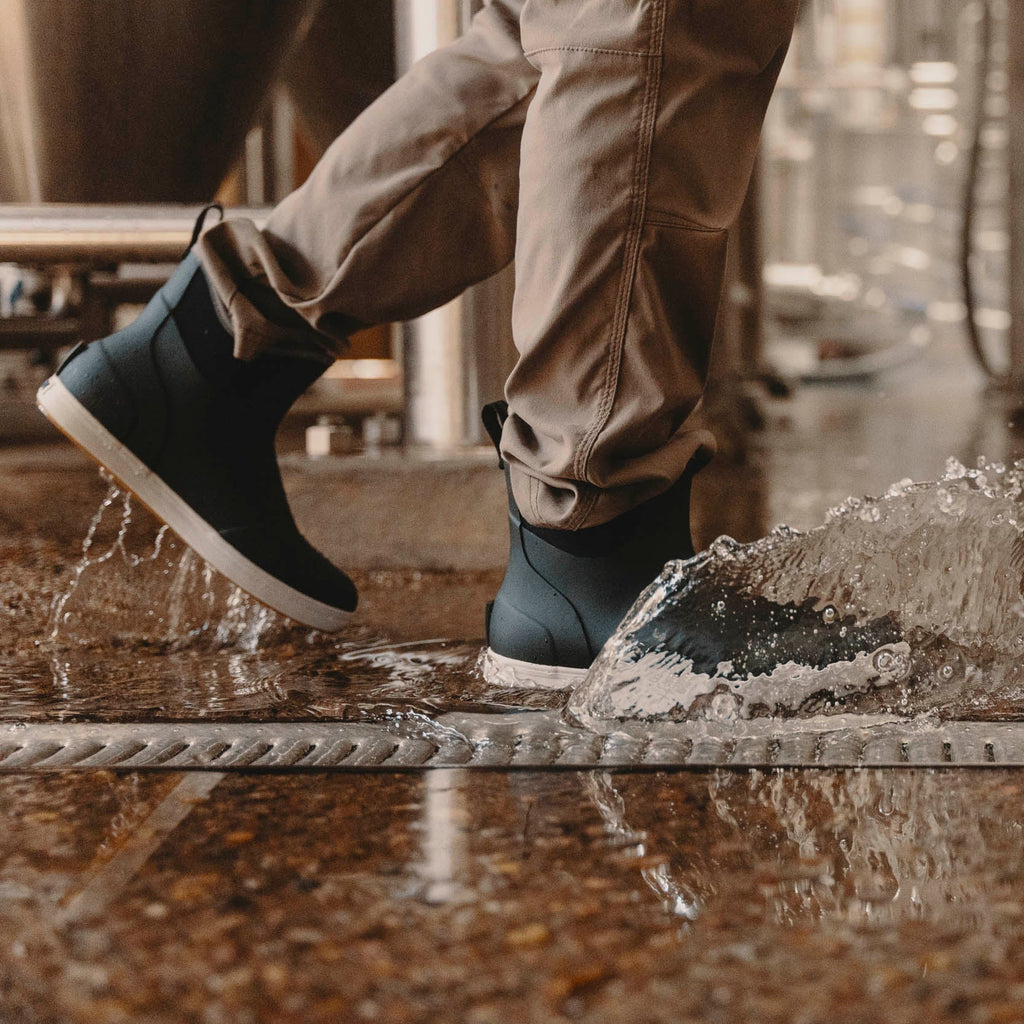 Studio Black 6 in Deck Boot