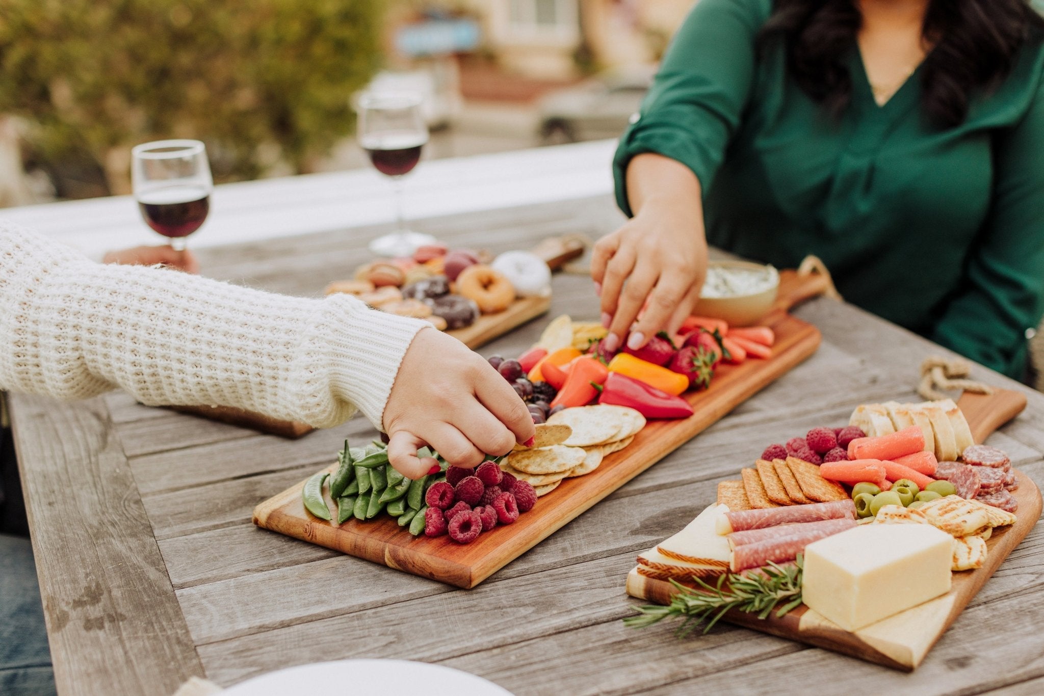 Artisan 18" Acacia Charcuterie Board - Paranoid Ranch