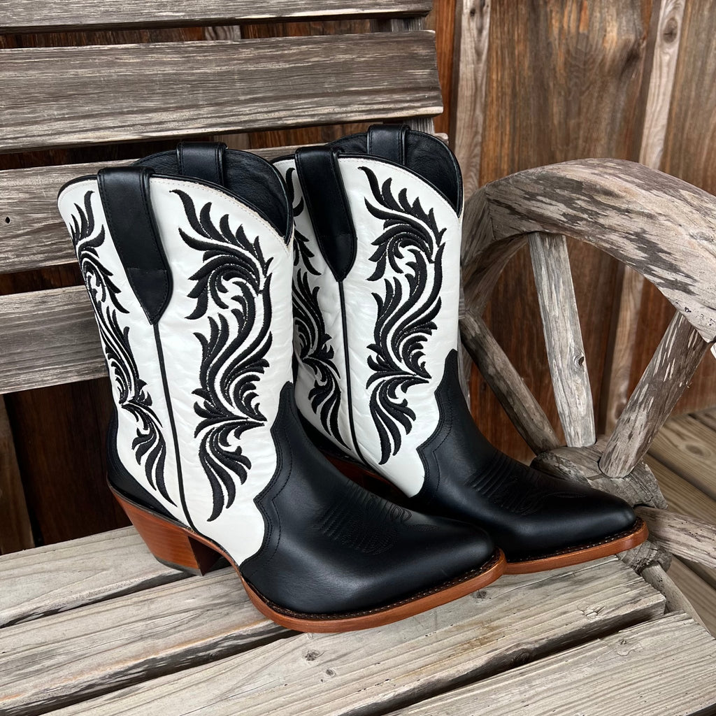 Black Antonia | Ariat Womens - Paranoid Ranch