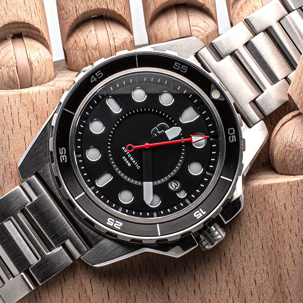 DV-02 - Automatic Dive Watch with Metal Bracelet - Paranoid Ranch