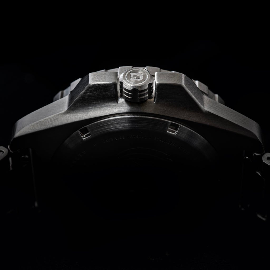 DV-02 - Automatic Dive Watch with Metal Bracelet - Paranoid Ranch