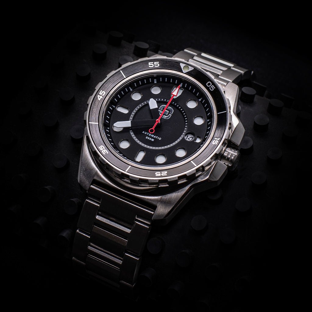 DV-02 - Automatic Dive Watch with Metal Bracelet - Paranoid Ranch