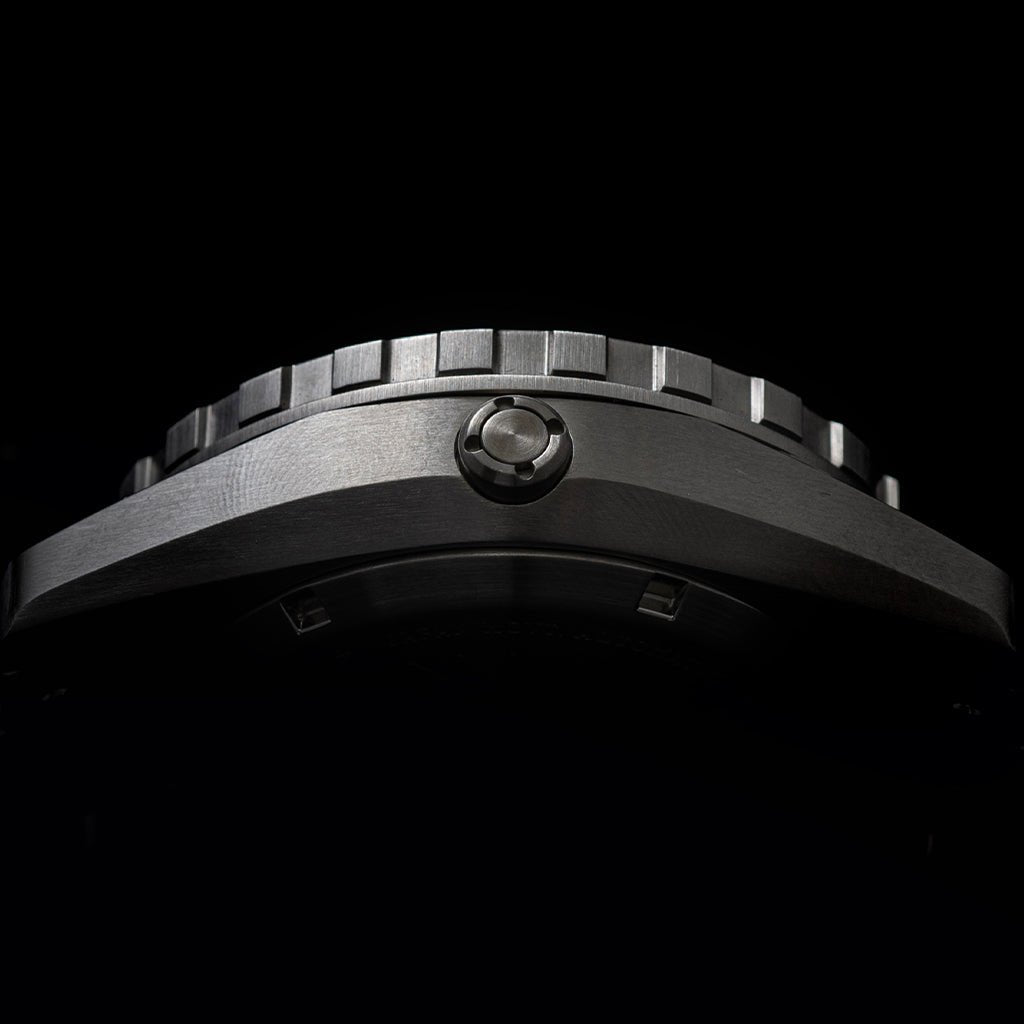 DV - 02 - Automatic Dive Watch With Silicone Sport Strap - Paranoid Ranch