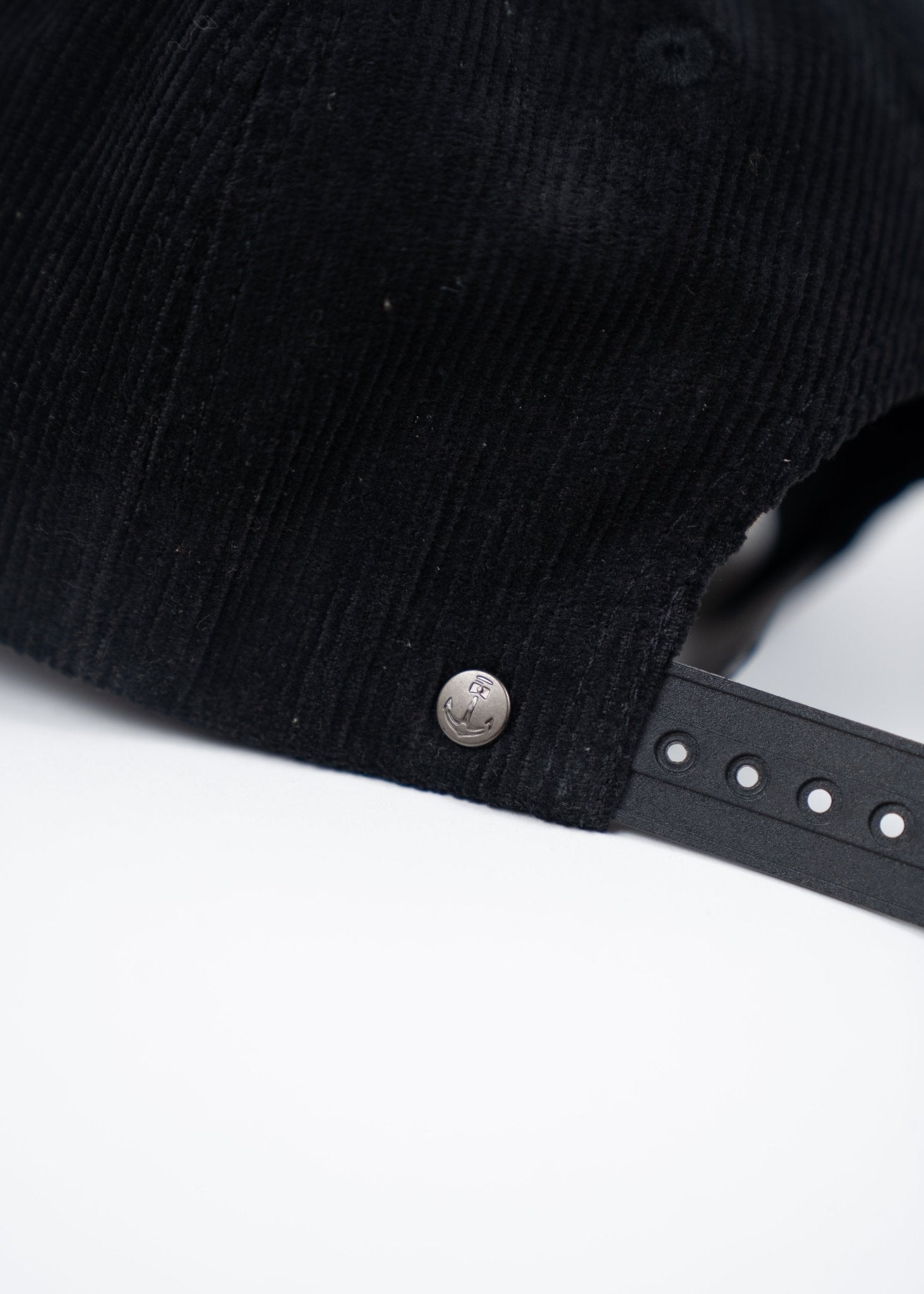 Iron & Resin Vintage Hat - Paranoid Ranch