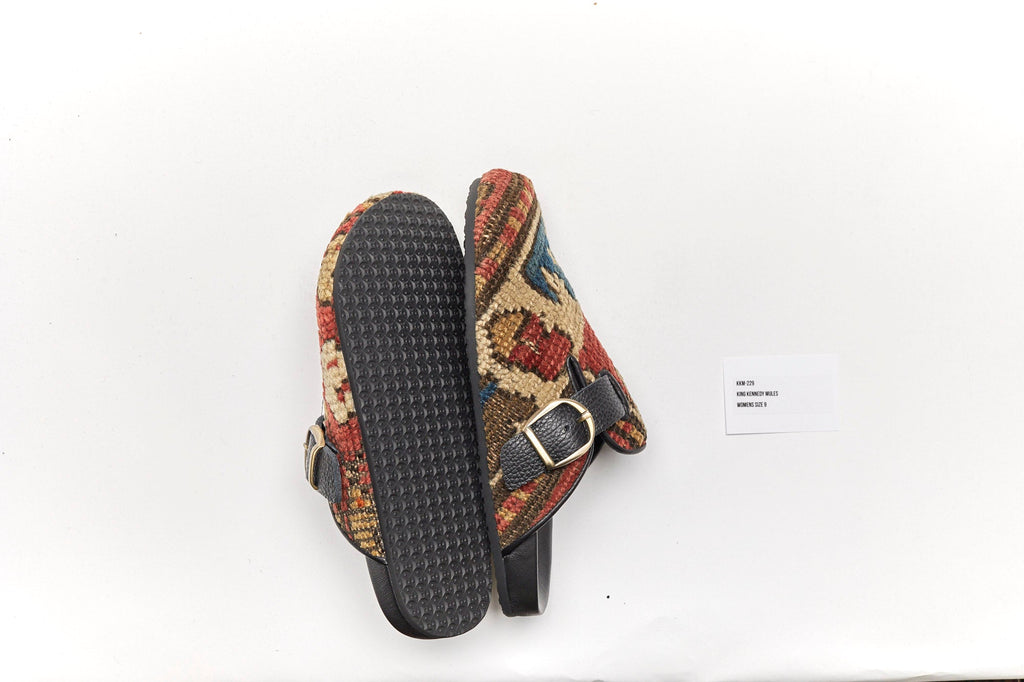 KKM - 229 / Women Size 9 - Paranoid Ranch