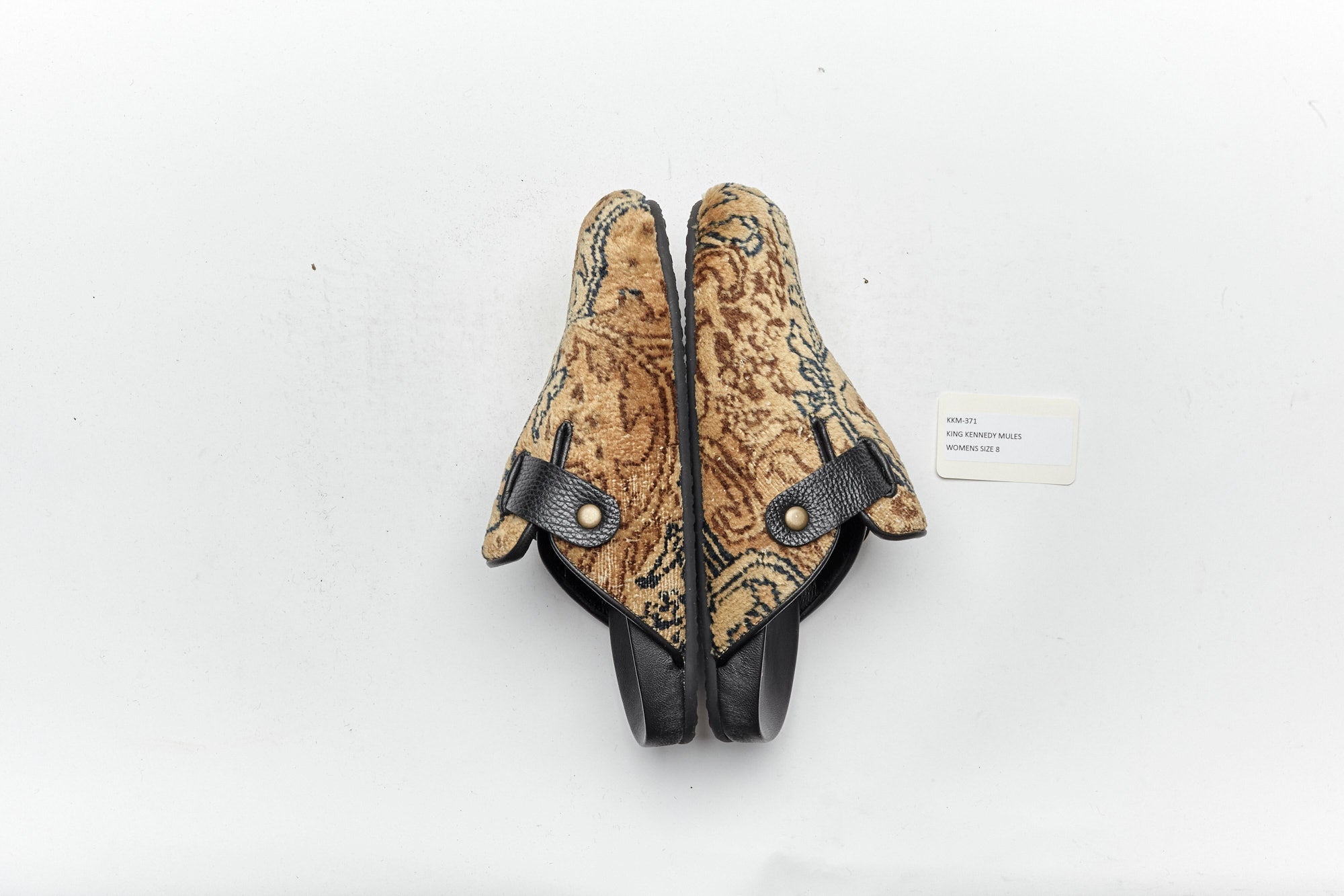 KKM - 371 / Women Size 8 - Paranoid Ranch