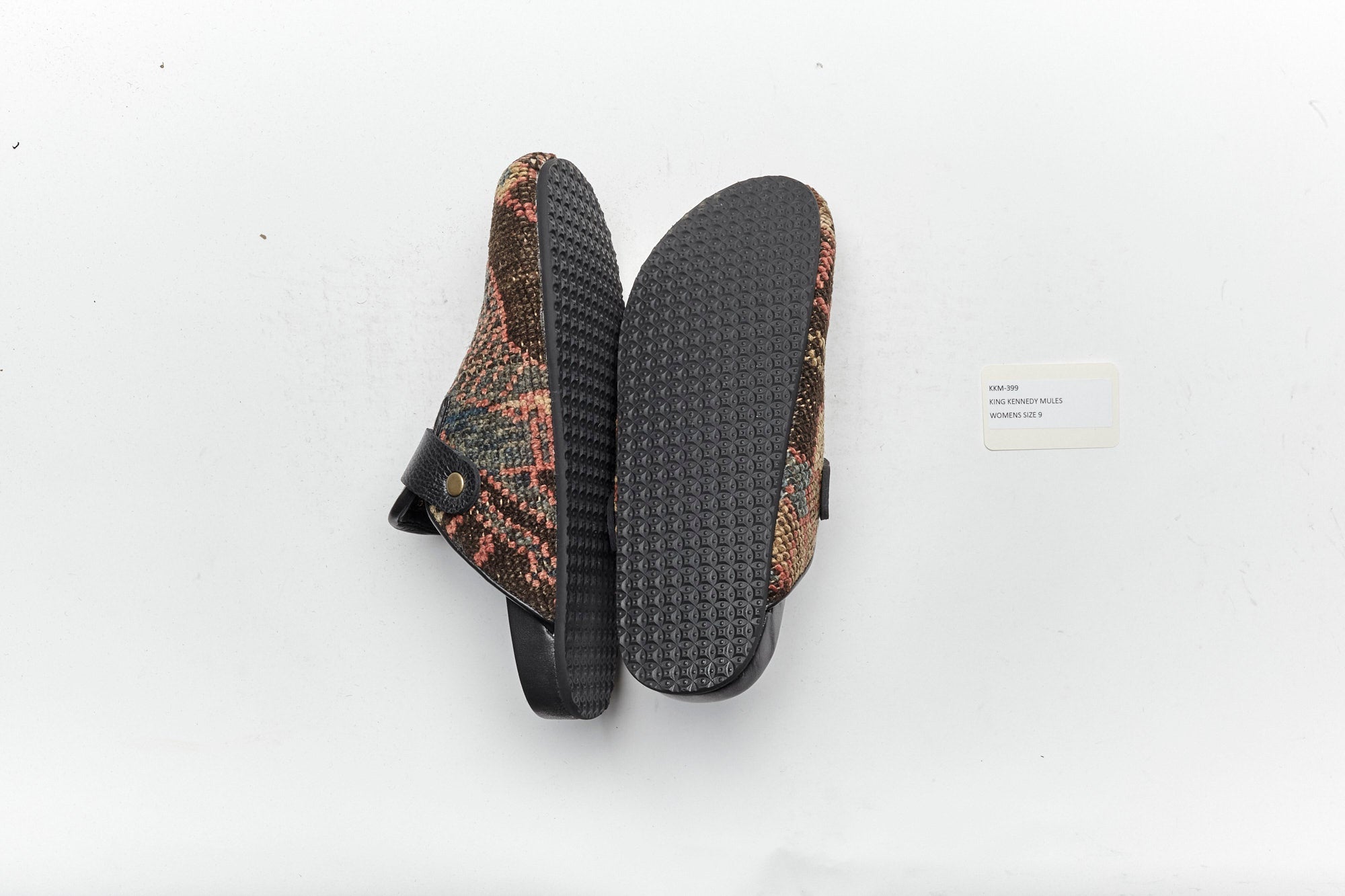 KKM - 399 / Women Size 9 - Paranoid Ranch