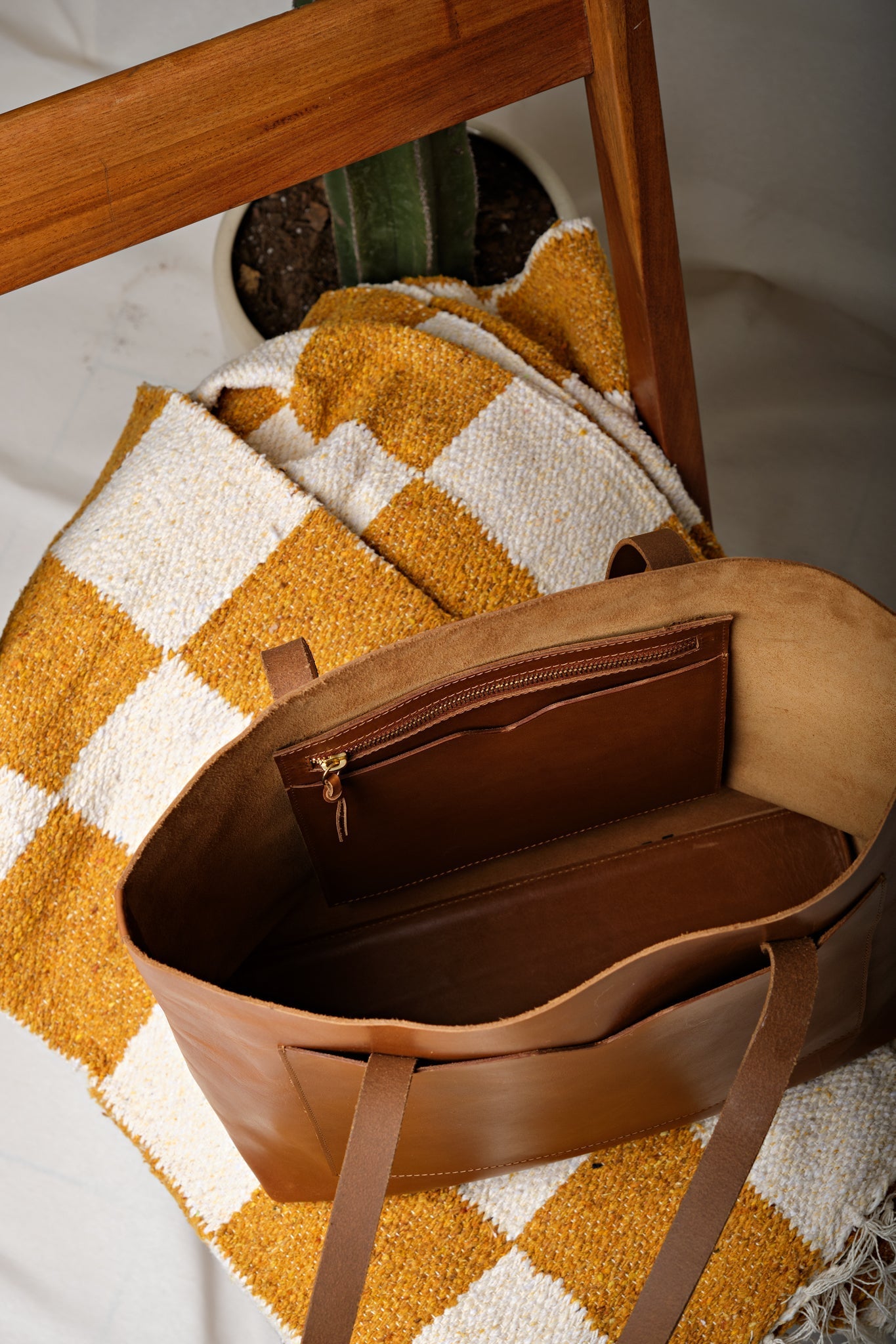 The Contigo Tote Bag - Paranoid Ranch