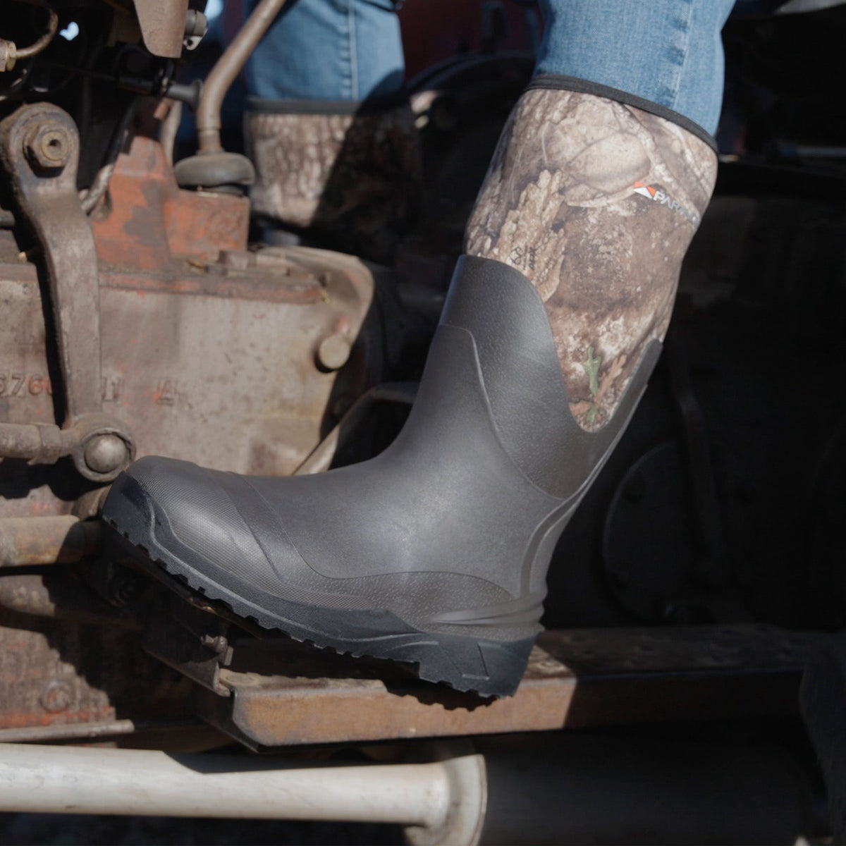 TREAD-LITE 16" Rubber Neoprene Knee Boot - Paranoid Ranch